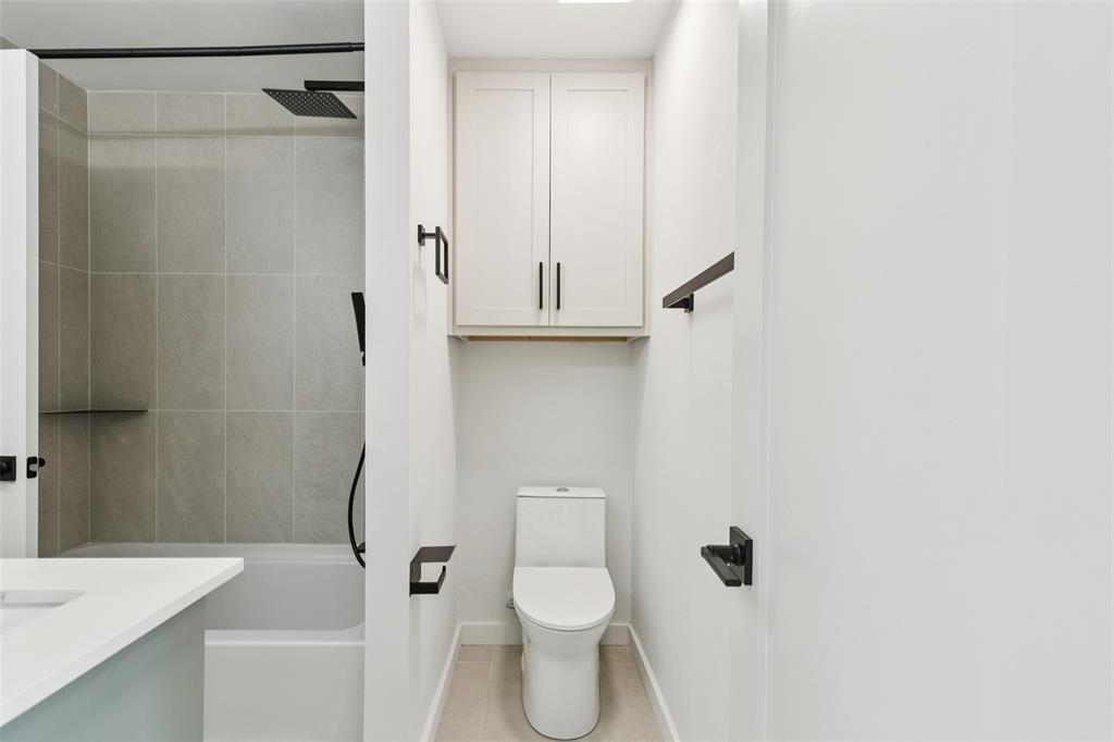 Woods On Park Lane Condos - Residential