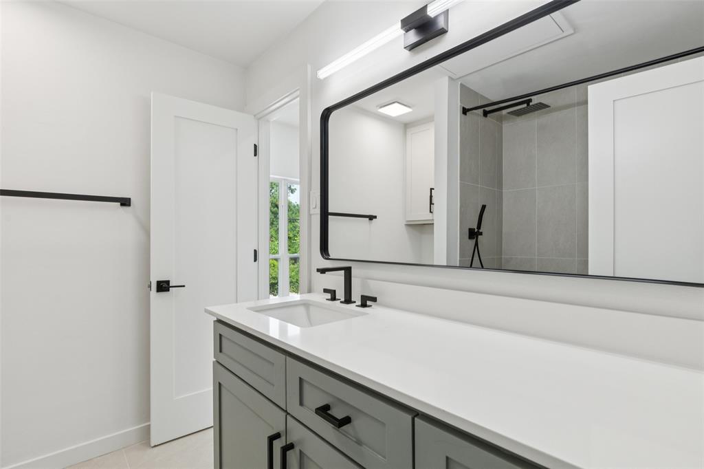 Woods On Park Lane Condos - Residential