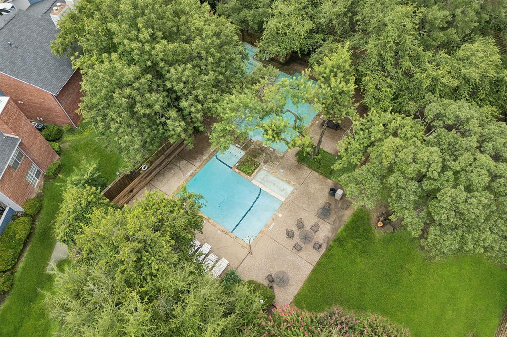 Woods On Park Lane Condos - Residential