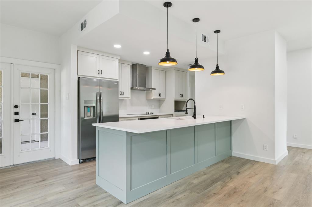 Woods On Park Lane Condos - Residential