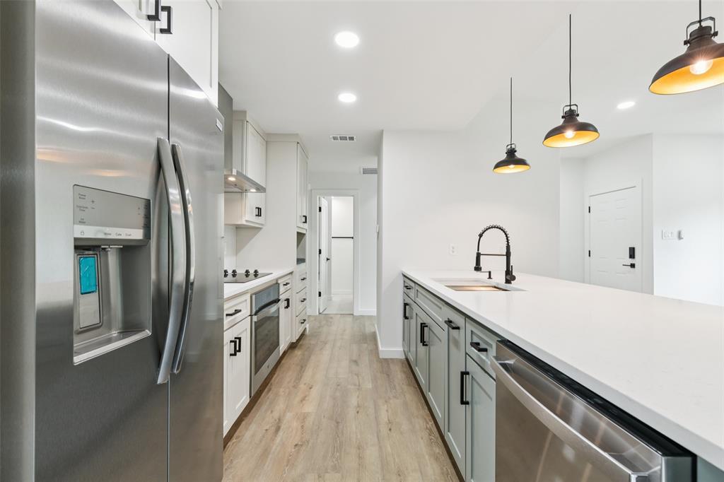 Woods On Park Lane Condos - Residential