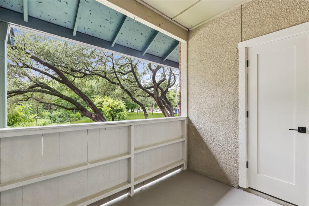 Woods On Park Lane Condos - Residential