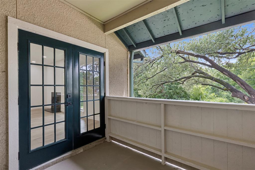 Woods On Park Lane Condos - Residential