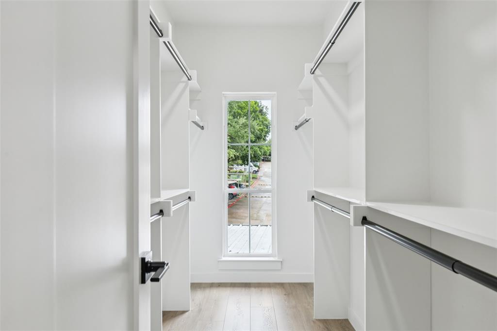 Woods On Park Lane Condos - Residential