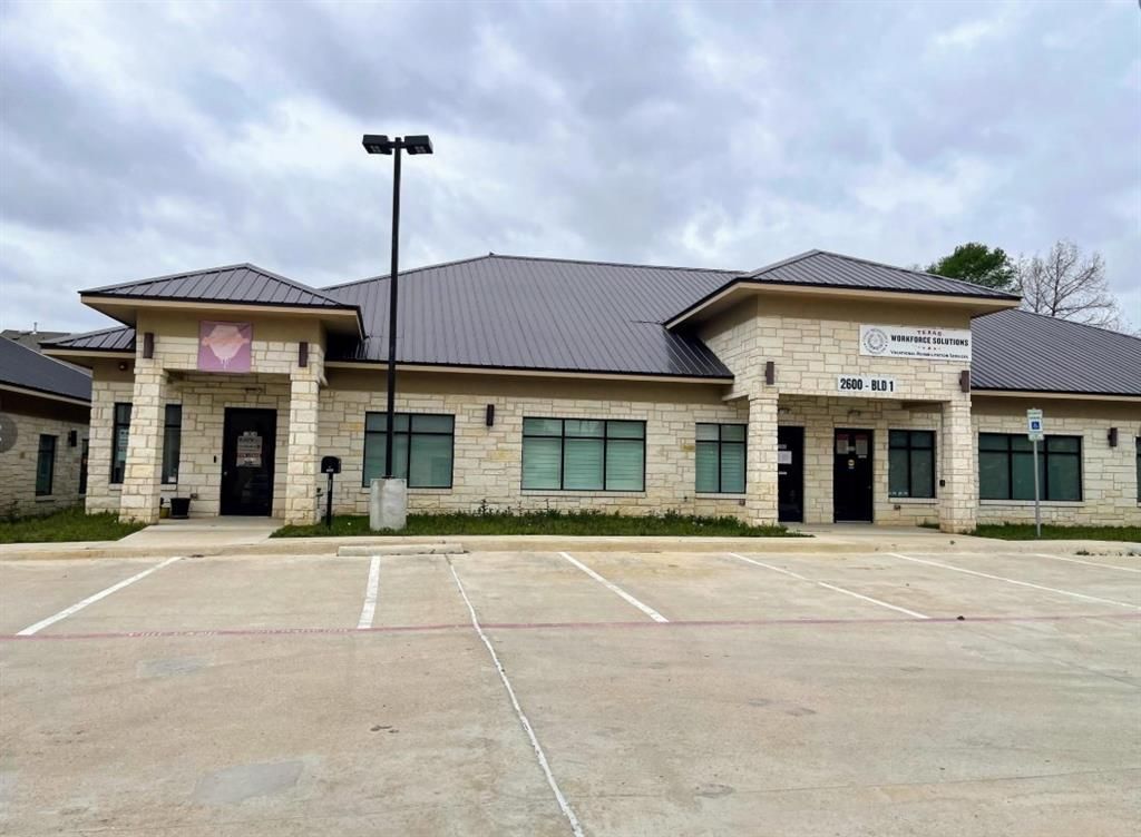 Photo of 2600 MacArthur Boulevard, Lewisville, TX 75067 (MLS # 21251913)