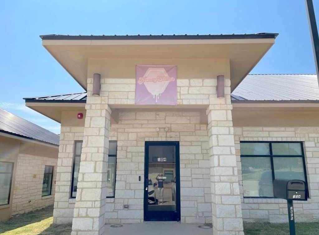 Photo of 2600 MacArthur Boulevard, Lewisville, TX 75067 (MLS # 21251913)