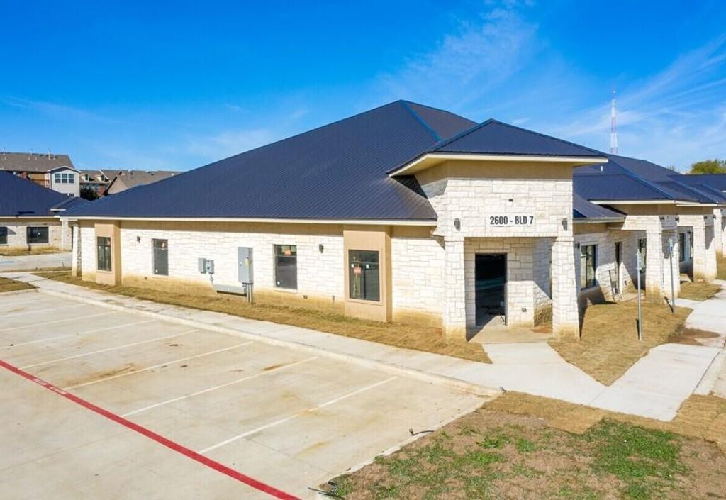 Photo of 2600 MacArthur Boulevard, Lewisville, TX 75067 (MLS # 21251913)