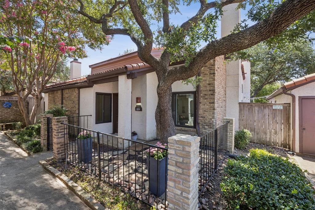 Lifescape Villas On Midway A Condo - Residential