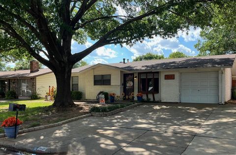 317 Fleming Drive Hurst TX 76053