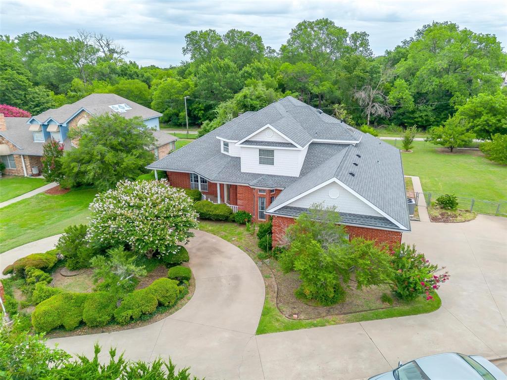 1721 Roberts Bend