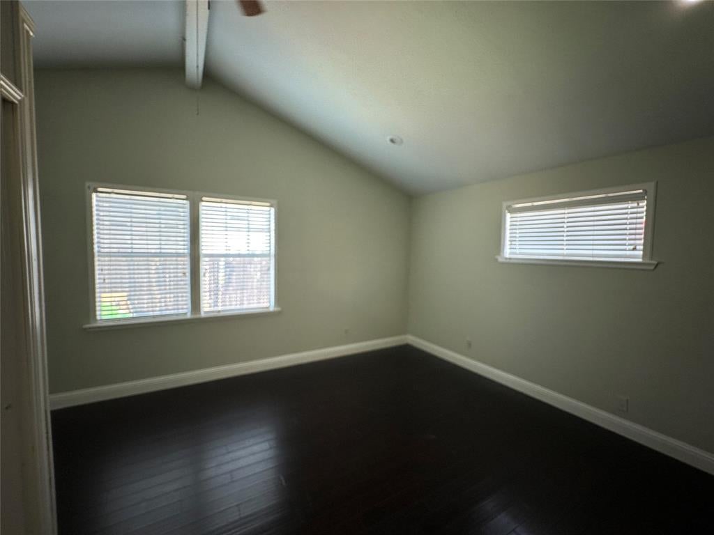 906 Hawthorne Drive
