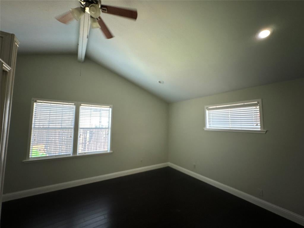 906 Hawthorne Drive