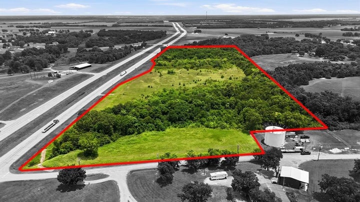 Photo 1 of 29 — 16930 E Us-82, Honey Grove, TX 75446