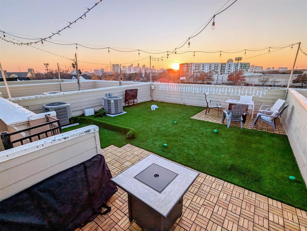 Villas Lindell Ave - Residential