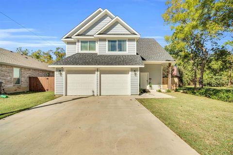 Photo of 731 E Brown Street, Cleburne, TX 76031 (MLS # 21099013) Photo of 731 E Brown Street, Cleburne, TX 76031 (MLS # 21099013)