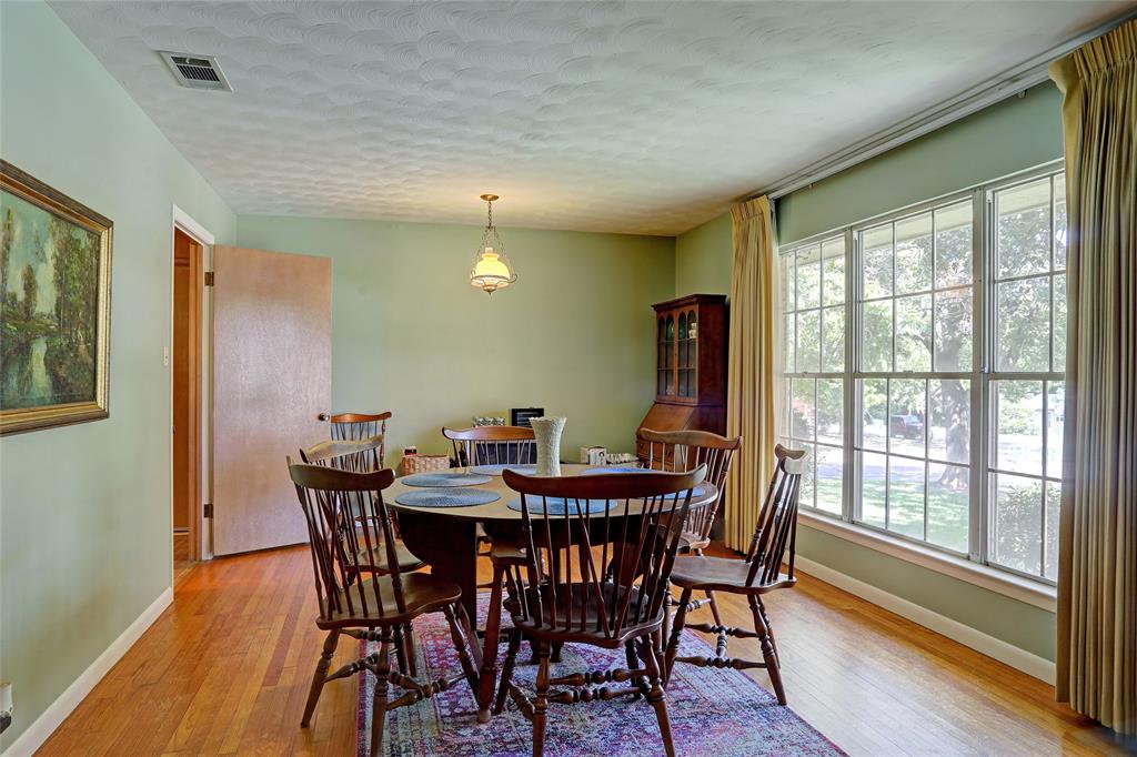 1302 GREENWOOD Drive