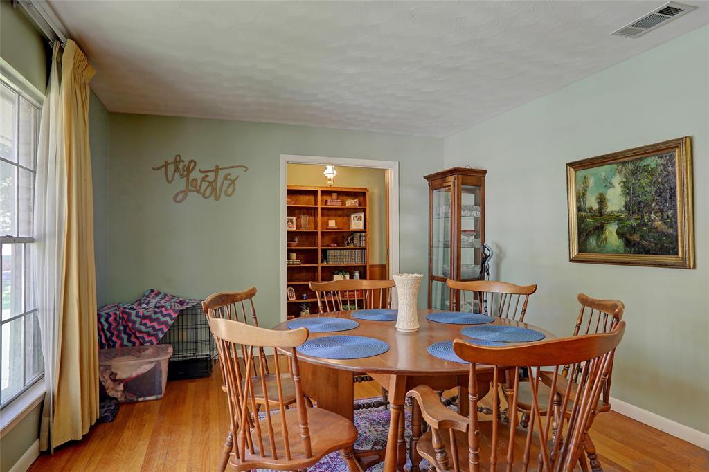 1302 GREENWOOD Drive