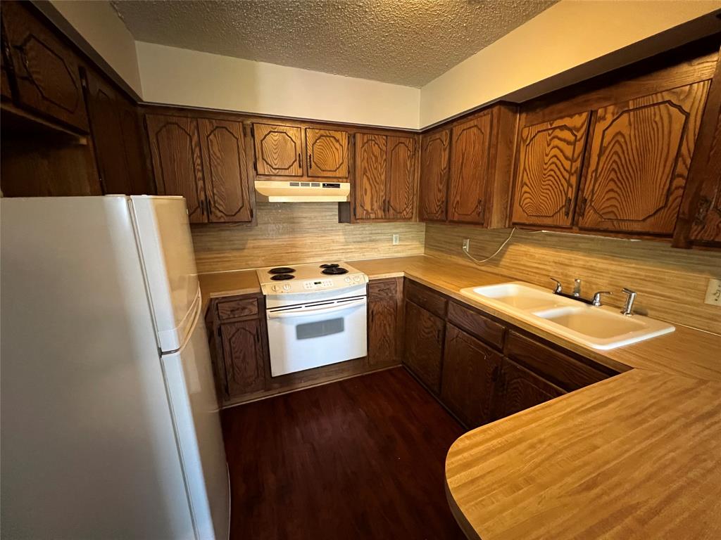 411 W Pelton Street B