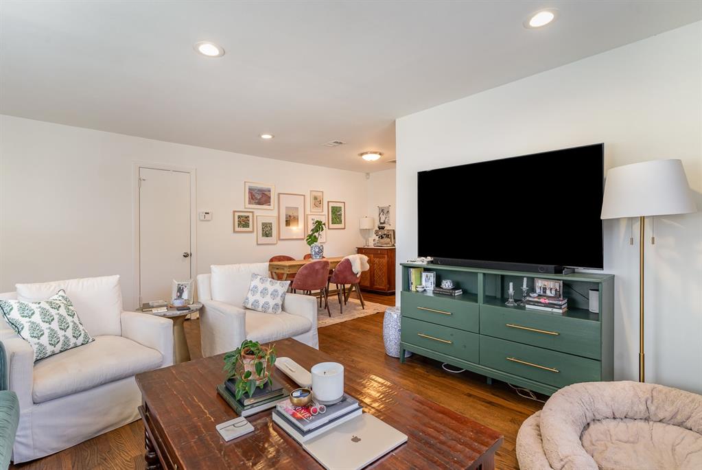 6323 Ravendale Lane