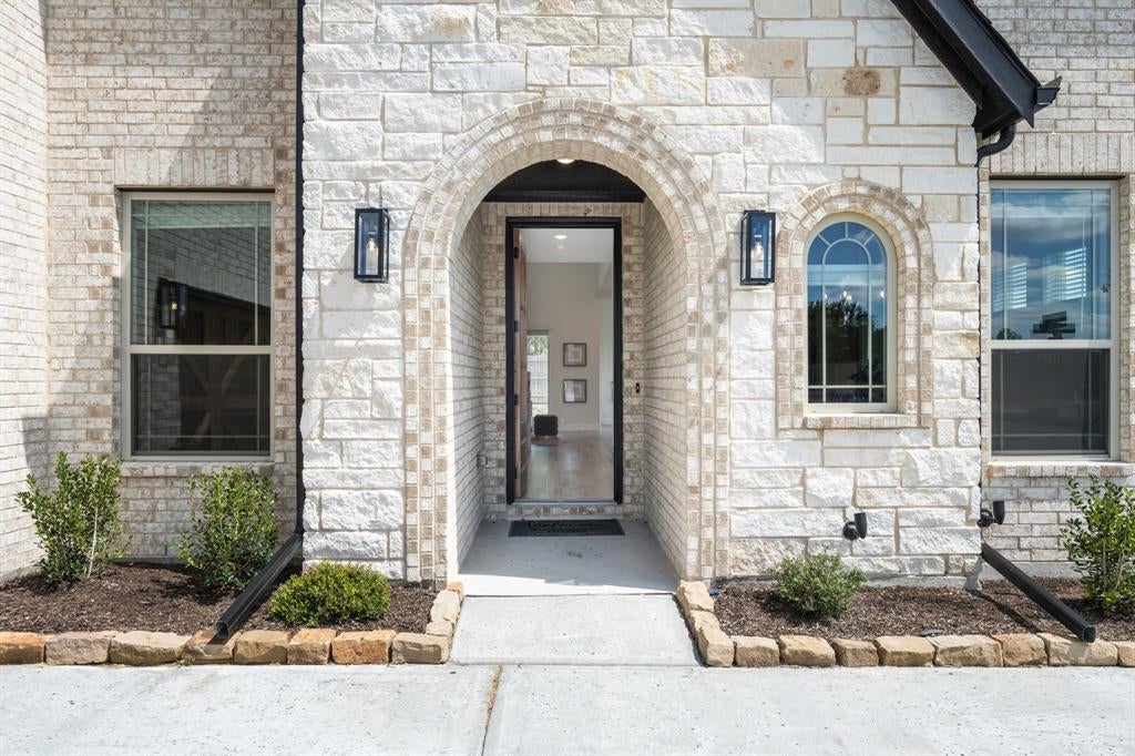 3433 Nightingale Lane