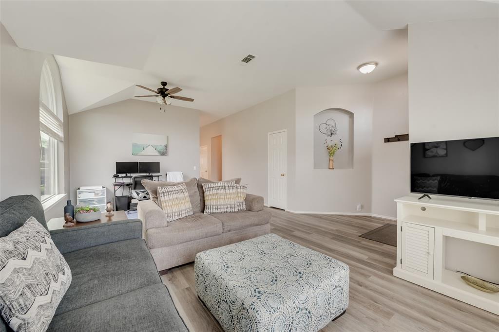 2801 Crater Lake Lane