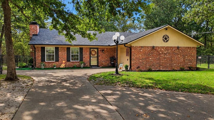 Photo 1 of 40 — 3602 San Saba, Athens, TX 75752