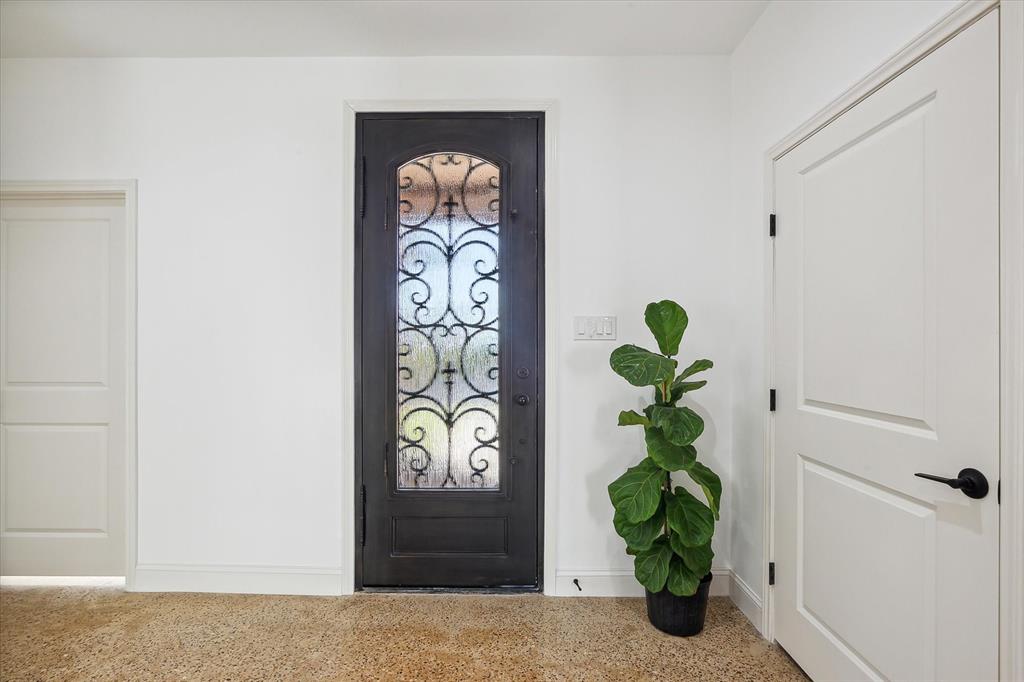 116 S Tatum Avenue