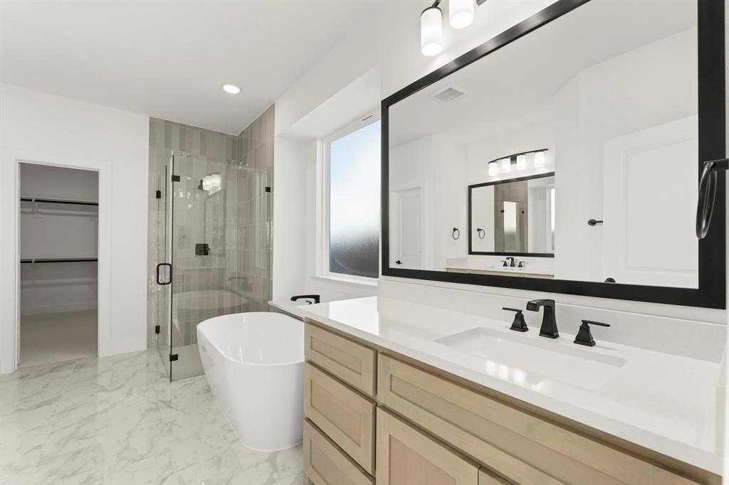 Valencia On The Lake - Residential