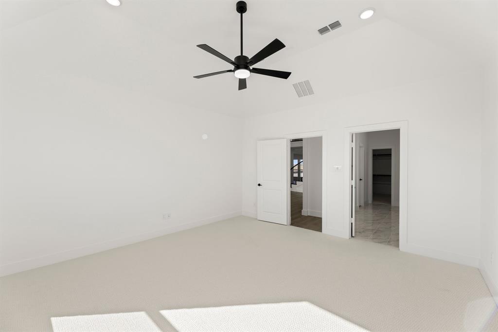 Valencia On The Lake - Residential