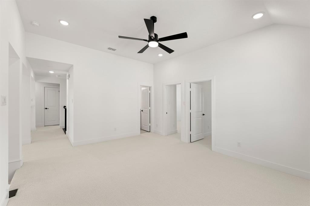 Valencia On The Lake - Residential