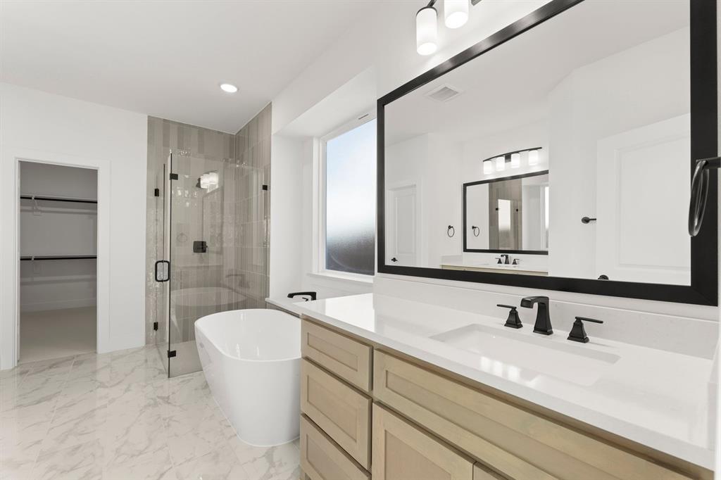 Valencia On The Lake - Residential