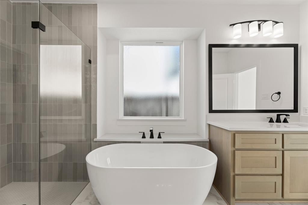 Valencia On The Lake - Residential