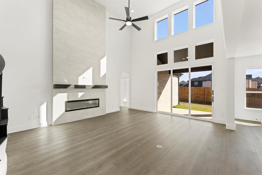 Valencia On The Lake - Residential