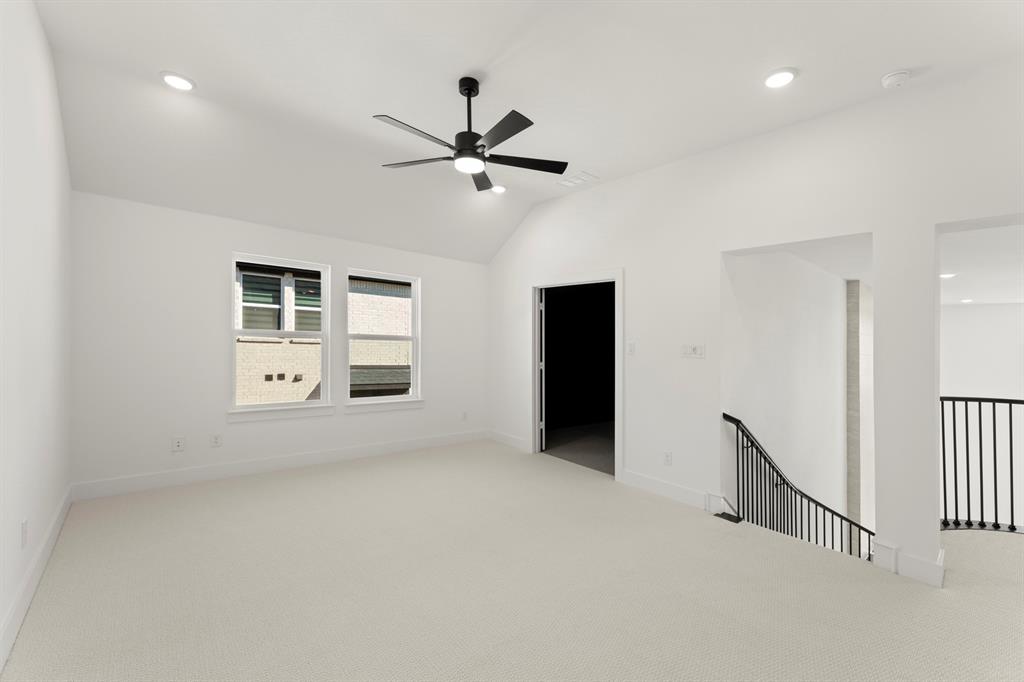 Valencia On The Lake - Residential