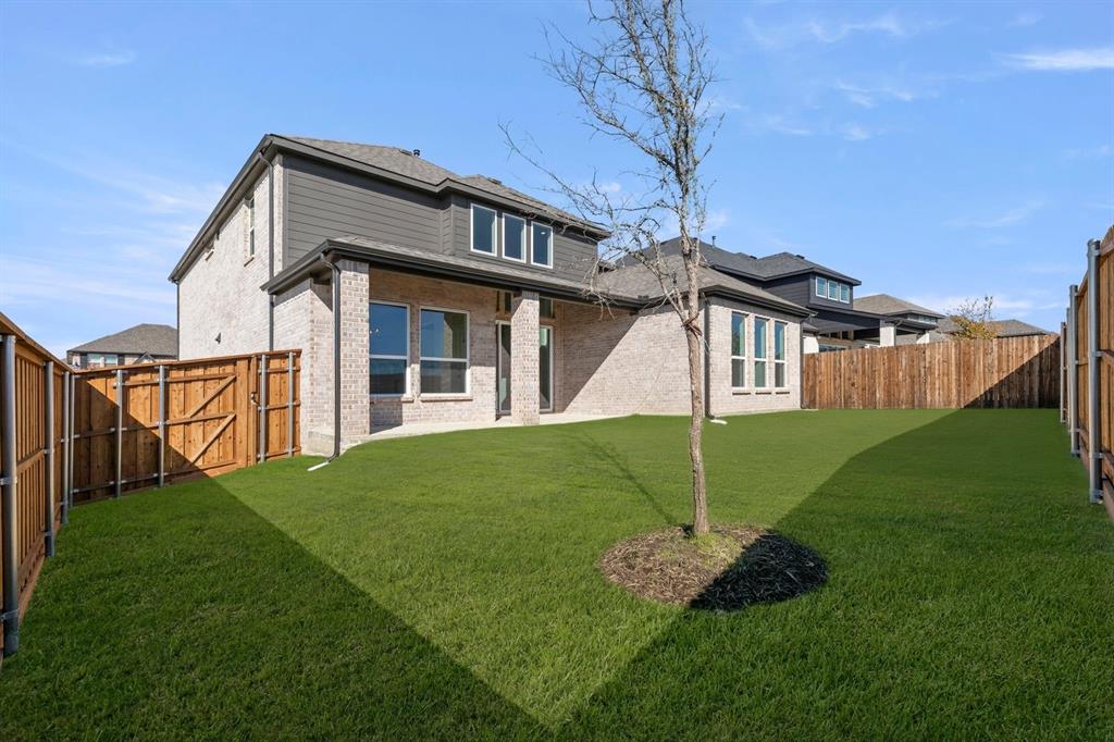 Valencia On The Lake - Residential