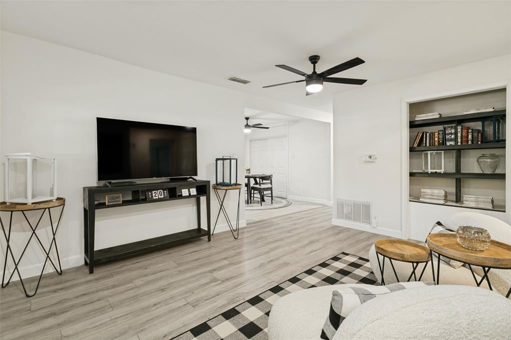 1306 E Lovers Lane