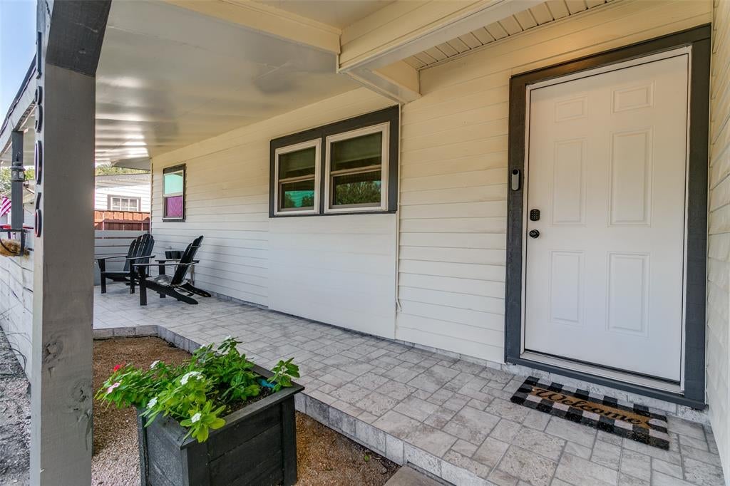 1306 E Lovers Lane