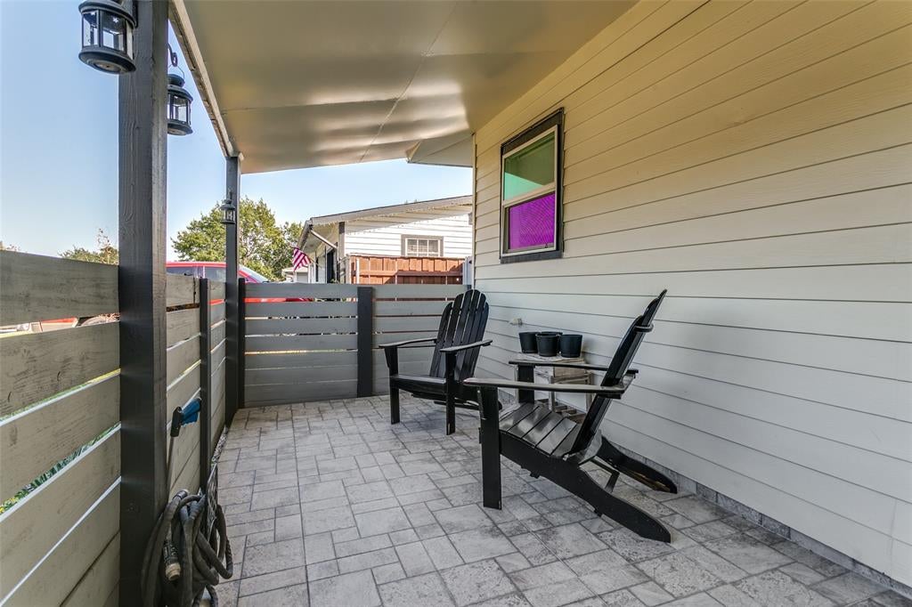 1306 E Lovers Lane