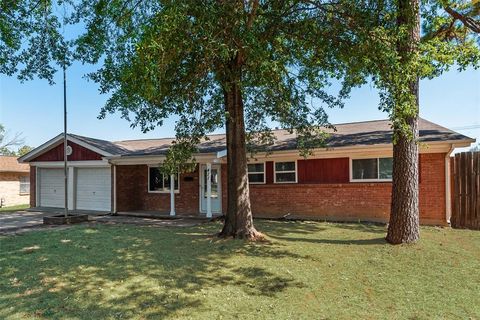411 Yorkshire Drive Euless TX 76040