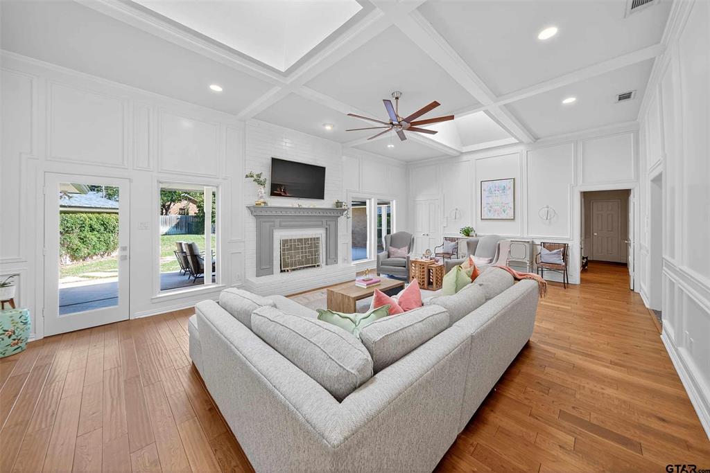 6102 Wilderness Road