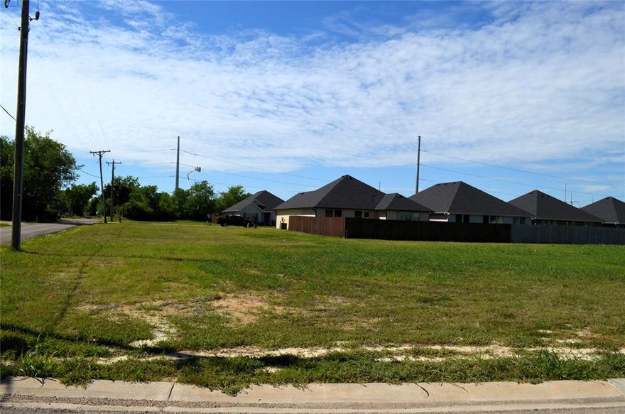 GREAT BUILDING LOT WITH UNDERGROUND UTILITIES AT THE ROAD. PRETTY LOT IS LEVEL AND LOCATED IN NICE AREA OF MABANK. CONCRETE STREETS AND CURBS. NOT FAR FROM CEDAR CREEK LAKE AND AN EASY COMMUTE TO DALLAS. GREAT BUILDING SITE.