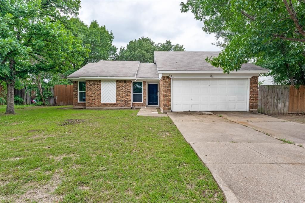 Photo of 214 Valley Forge Lane, Arlington, TX 76002 (MLS # 21268406)