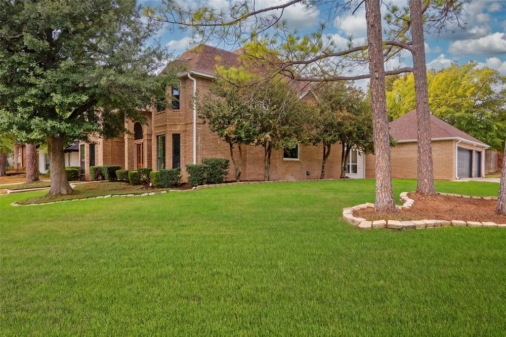 2 Crestwood Drive