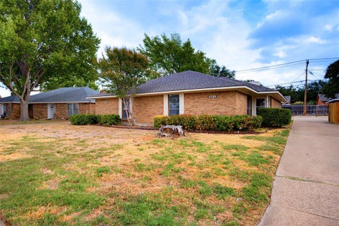 Photo of 2325 Lido Lane, Arlington, TX 76015 (MLS # 21402567)