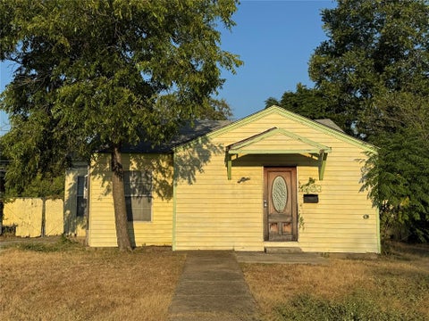 Photo of 3203 Runnels Street, Fort Worth, TX 76106 (MLS # 21372936)