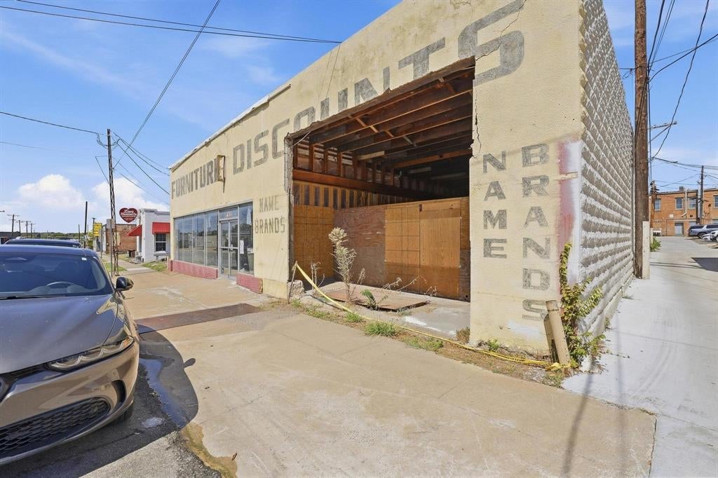 211 W Lamar Street