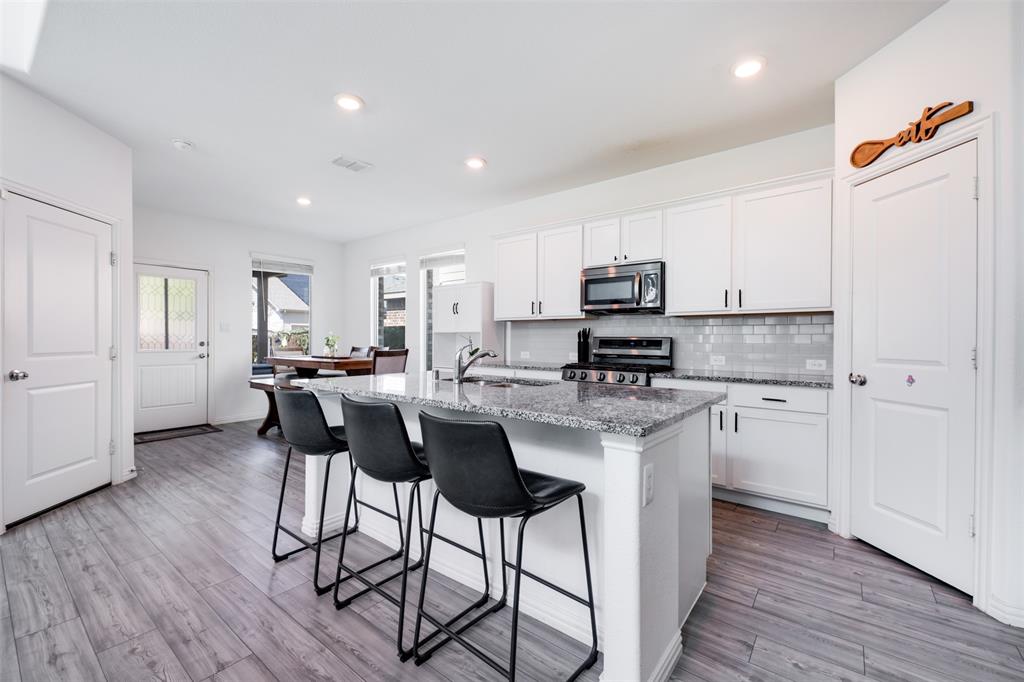 5418 Riverwalk Parkway