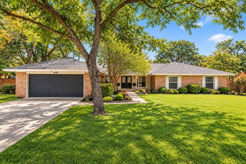 Photo of 2351 Jenson Court, Fort Worth, TX 76112 (MLS # 21413731)