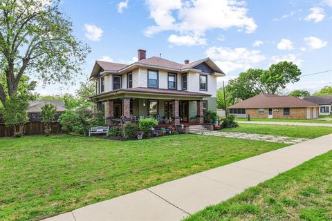 Photo of 530 S Waco Street, Van Alstyne, TX 75495 (MLS # 21238620)