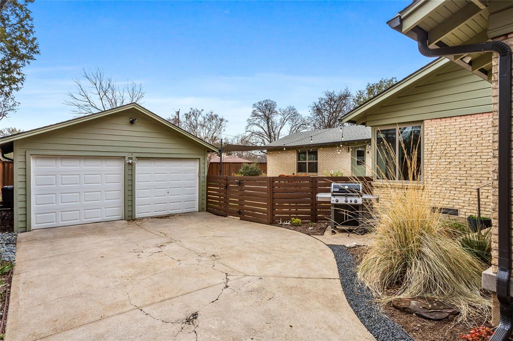 Summit Lawn - Residential